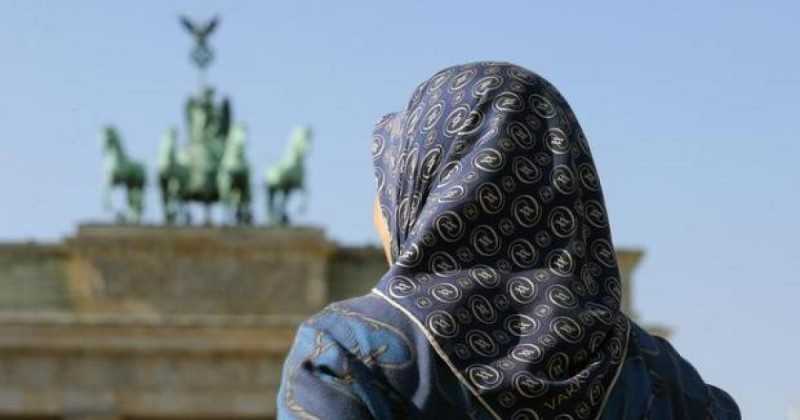 الأزهر للفتوى الإلكترونية يحسم الجدل حول فرضية الحجاب