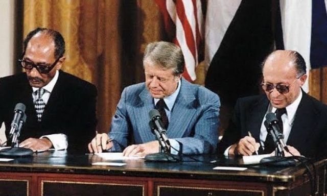 «زي اليوم ده»توقيع اتفاقية كامب ديفيد بين مصر وإسرائيل بوساطة أمريكية